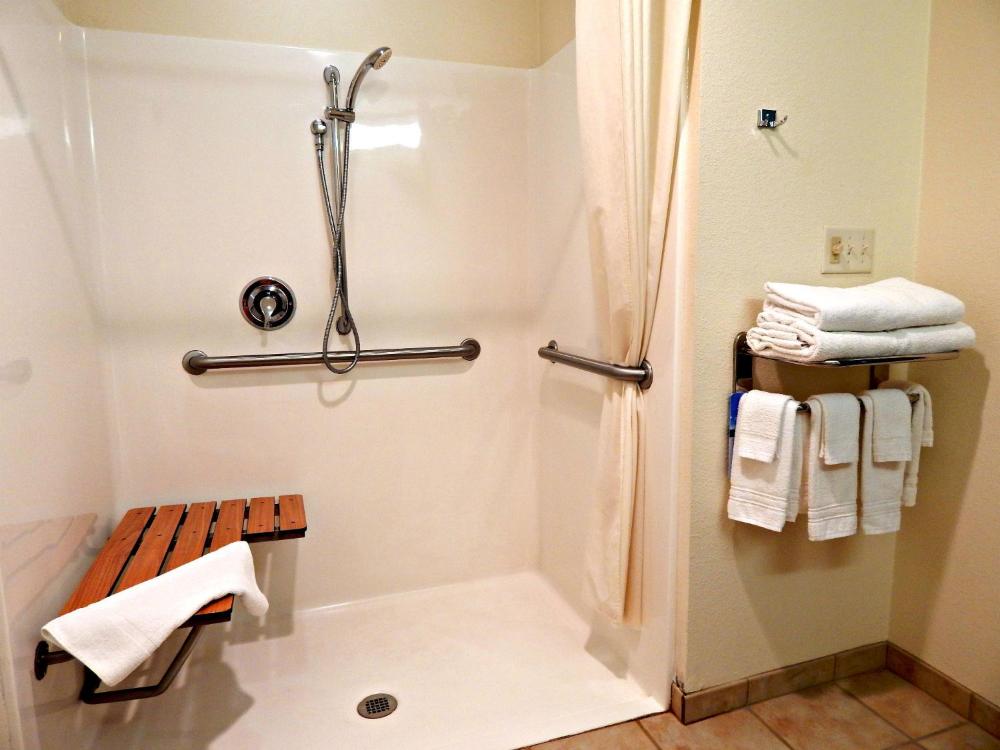 Queen Room with Two Queen Beds - Disability Access/Non-Smoking interior